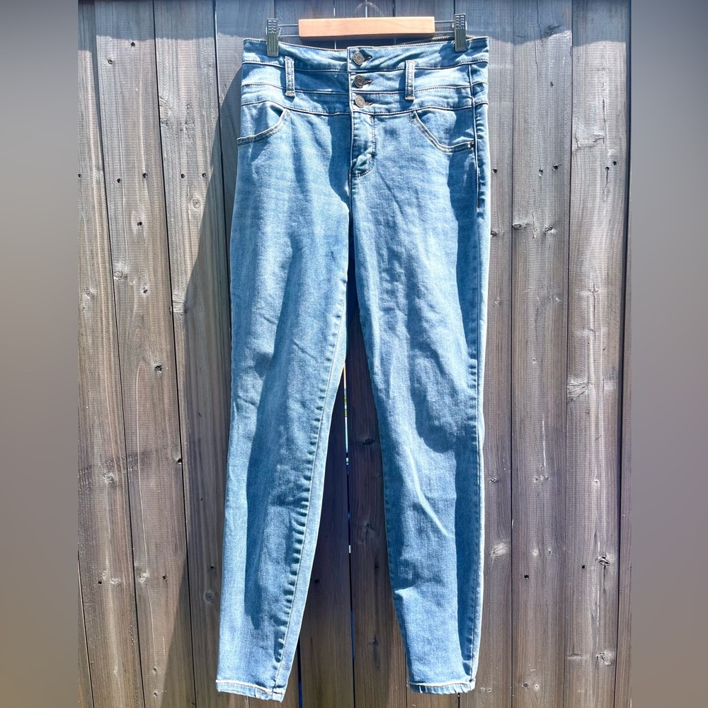 FINAL PRICE: Rewind Three Button Front Jeans